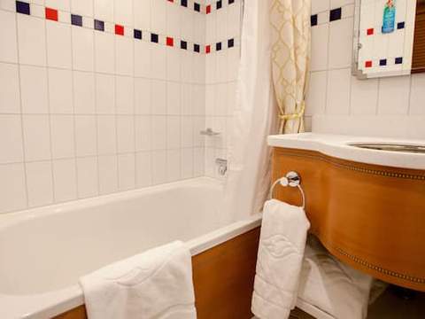 Deluxe Oceanview Stateroom with Verandah Image 6 Deluxe Oceanview Stateroom with Verandah Image 6
