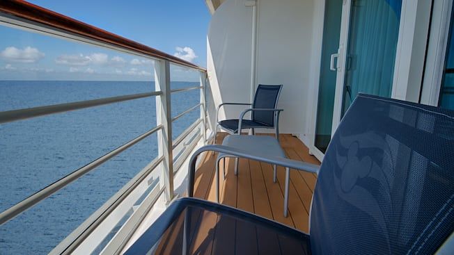 Deluxe Oceanview Stateroom with Verandah Image 3