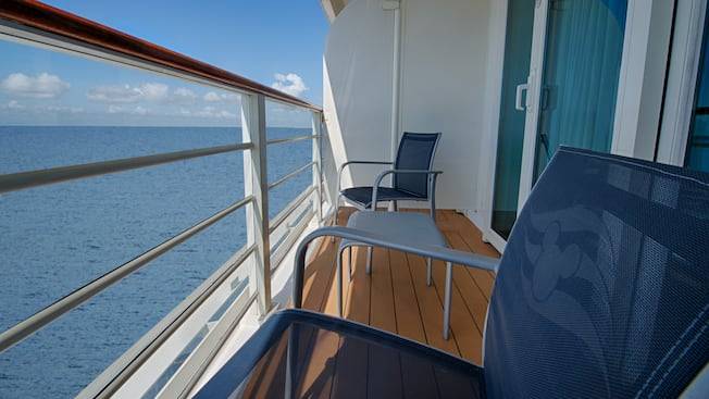 Deluxe Oceanview Stateroom with Verandah Image 3