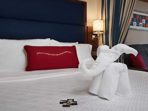 Deluxe Oceanview Stateroom with Verandah Image 7