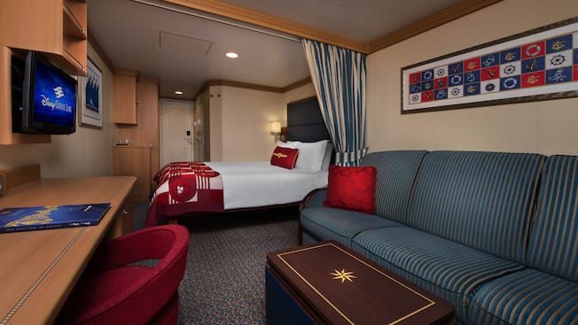 Deluxe Oceanview Stateroom with Verandah Image 5