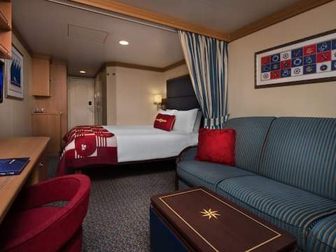 Deluxe Oceanview Stateroom with Verandah Image 5