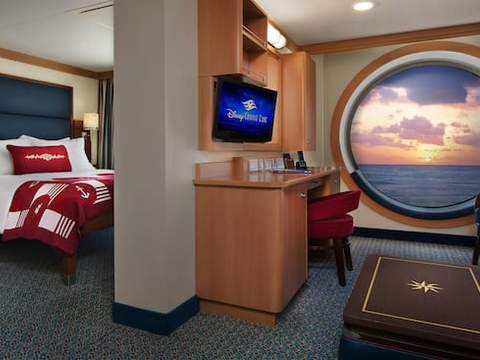 Deluxe Family Oceanview Stateroom Image 2