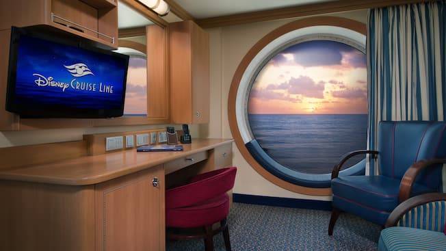 Deluxe Family Oceanview Stateroom Image 5