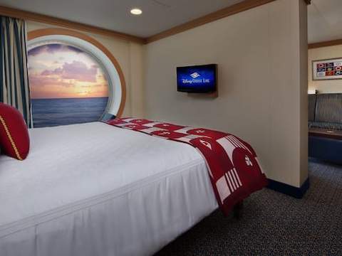 Deluxe Family Oceanview Stateroom Image 3