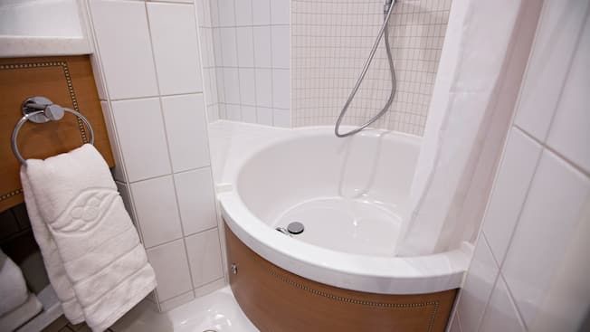 Deluxe Family Oceanview Stateroom Image 4