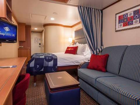 Deluxe Family Oceanview Stateroom Image 5