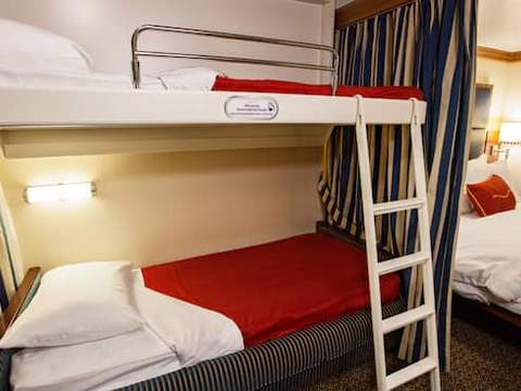 Deluxe Oceanview Stateroom Image 4