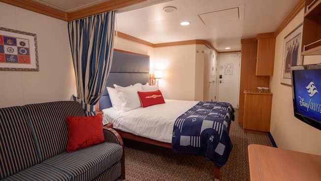 Deluxe Oceanview Stateroom Image 2