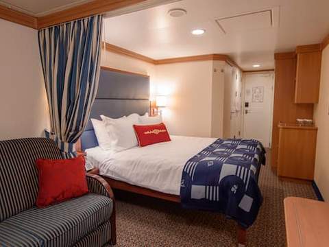 Deluxe Oceanview Stateroom Image 2