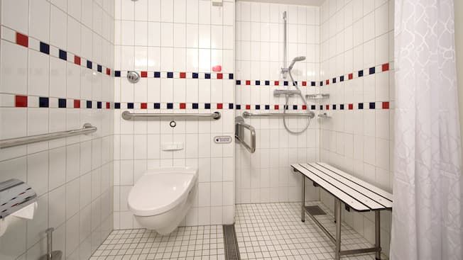 Deluxe Oceanview Stateroom Image 6