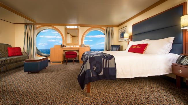 Deluxe Oceanview Stateroom Image 5