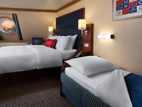 Deluxe Oceanview Stateroom Image 4