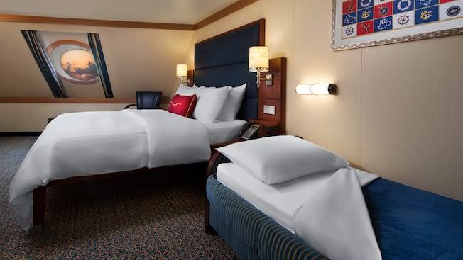 Deluxe Oceanview Stateroom Image 4