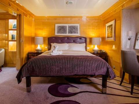 Concierge Royal Suite with Verandah Image 6