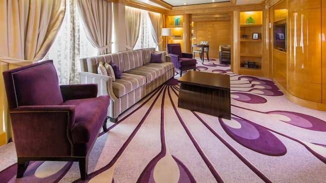 Concierge Royal Suite with Verandah Image 9