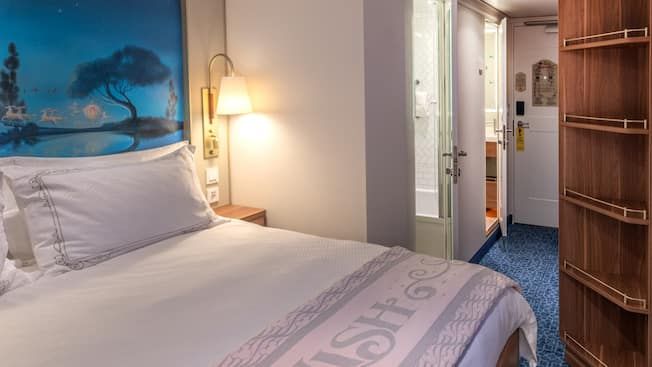 Deluxe Family Oceanview Stateroom with Verandah Image 4