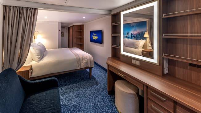 Deluxe Oceanview Stateroom with Verandah Image 2