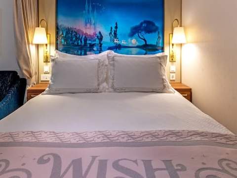 Deluxe Oceanview Stateroom with Verandah Image 1