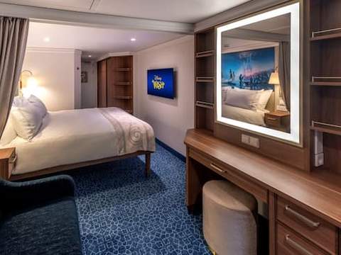 Deluxe Family Oceanview Stateroom Image 1