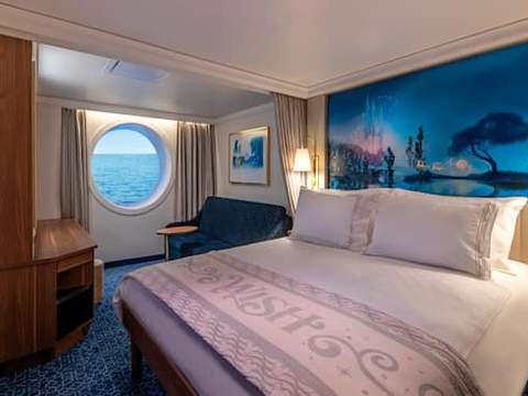 Deluxe Oceanview Stateroom Image 1