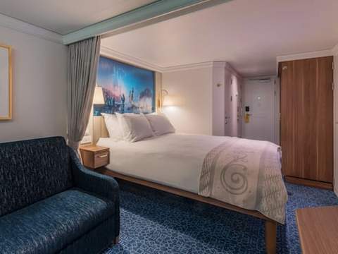 Deluxe Oceanview Stateroom Image 3