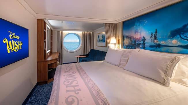 Deluxe Oceanview Stateroom Image 4