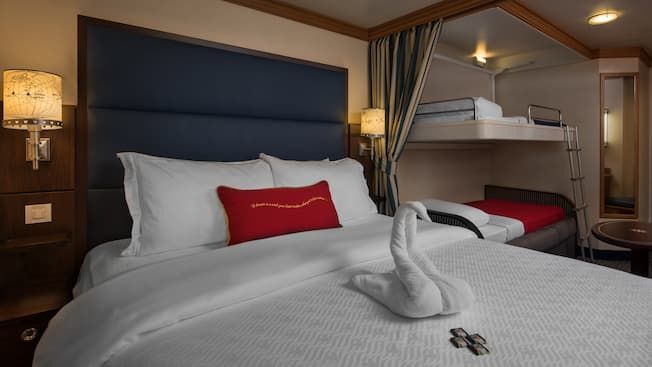 Deluxe Inside Stateroom Image 4