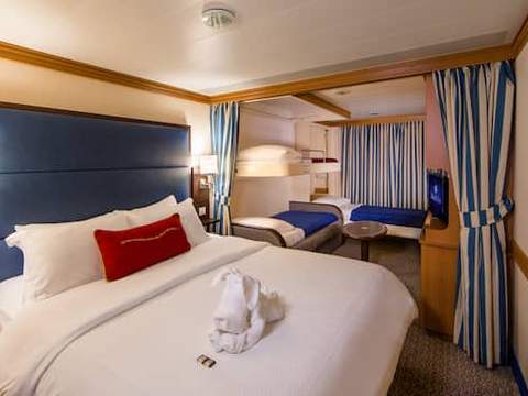 Deluxe Family Oceanview Stateroom with Verandah Image 3