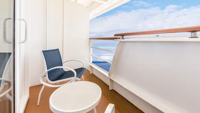 Deluxe Family Oceanview Stateroom with Verandah Image 4