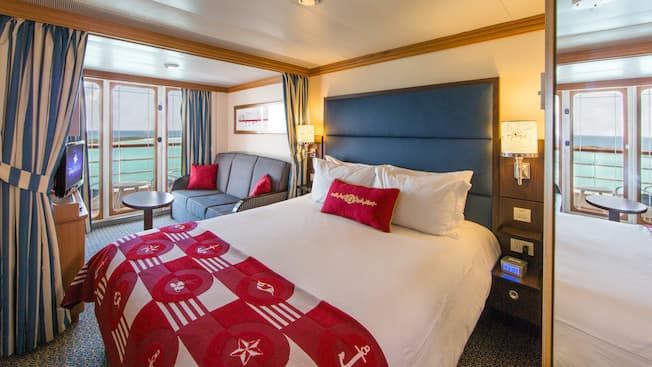 Deluxe Oceanview Stateroom with Verandah Image 3