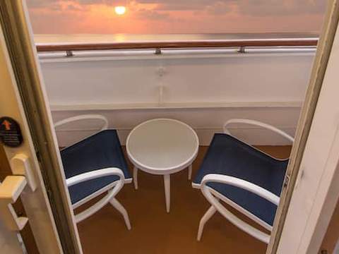 Deluxe Oceanview Stateroom with Verandah Image 2