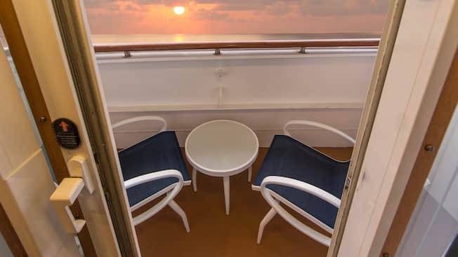 Deluxe Oceanview Stateroom with White Wall Verandah — Accessible Image 2