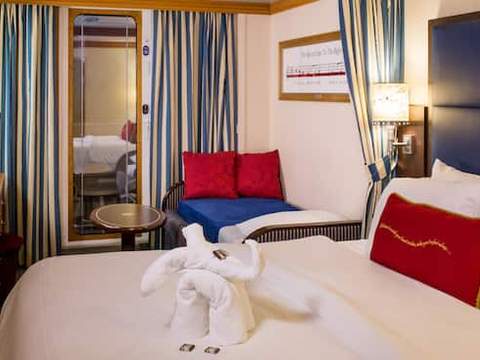 Deluxe Oceanview Stateroom with Verandah Image 3
