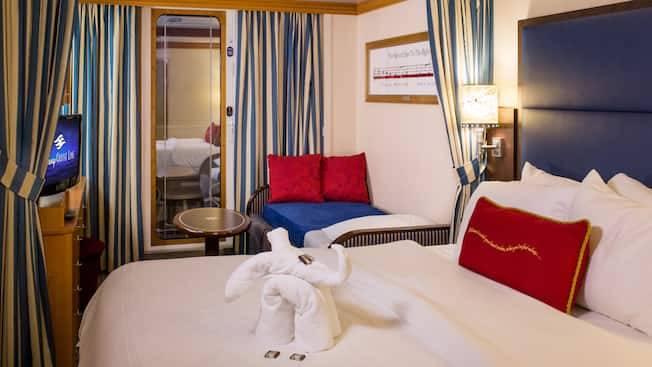 Deluxe Oceanview Stateroom with White Wall Verandah — Accessible Image 3