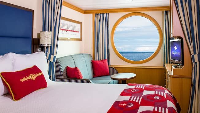 Deluxe Oceanview Stateroom Image 4