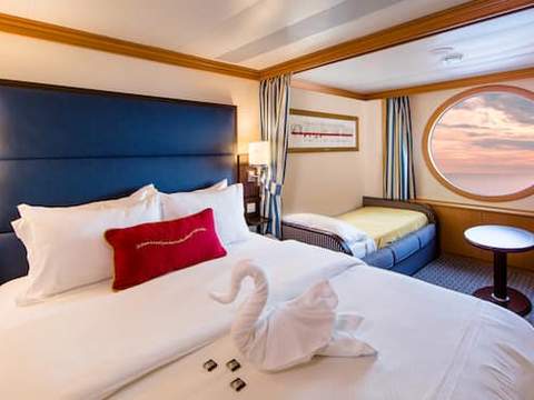 Deluxe Oceanview Stateroom Image 2