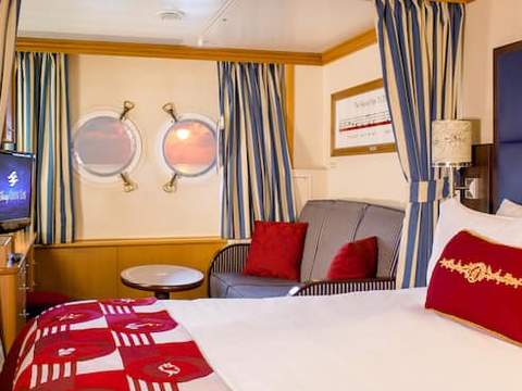 Deluxe Oceanview Stateroom Image 3