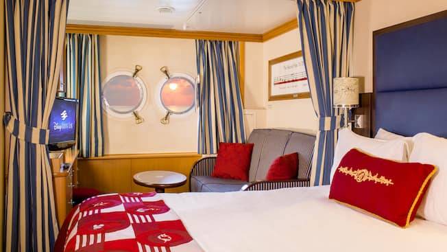Deluxe Oceanview Stateroom Image 3