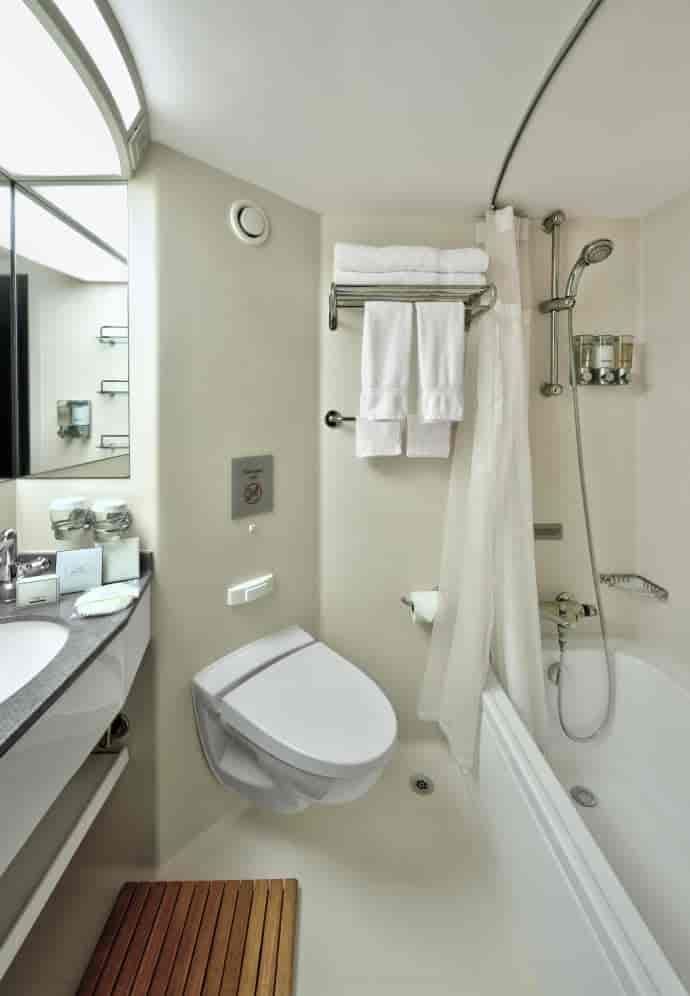Holland America Ocean-view — bathroom