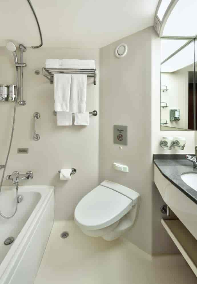 Holland America Verandah — bathroom