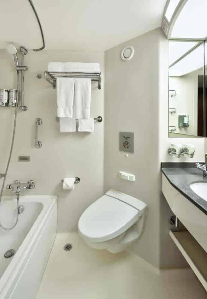 Holland America Verandah — bathroom