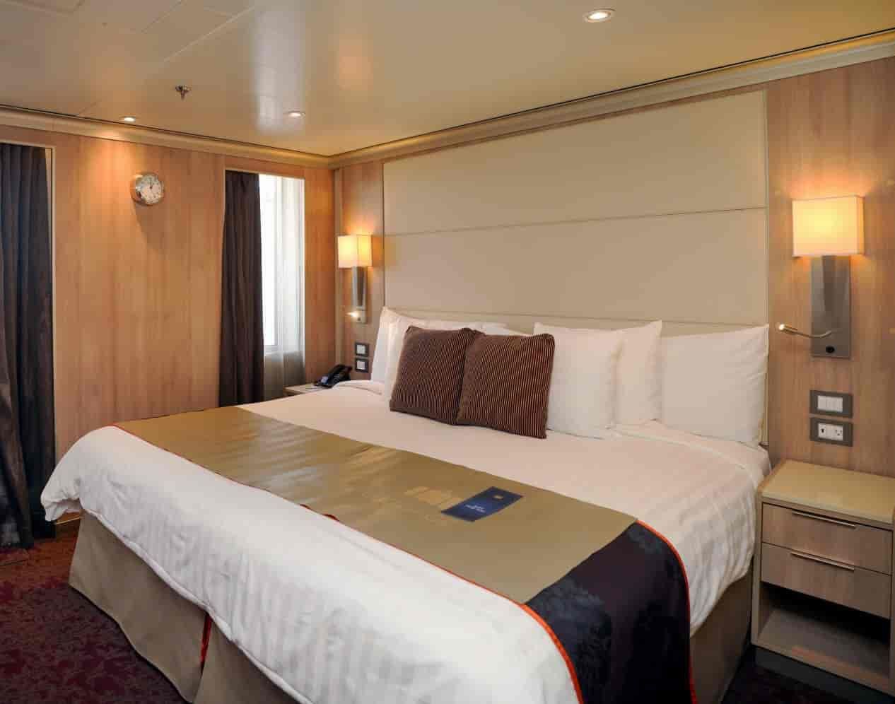 Holland America Signature Suite — suite