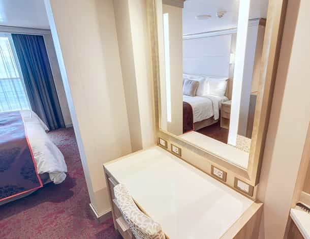 Holland America Vista Suite — suite