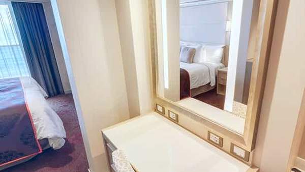 Holland America Vista Suite — suite