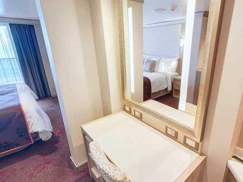 Holland America Vista Suite — suite