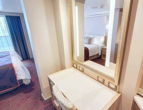 Holland America Vista Suite — suite