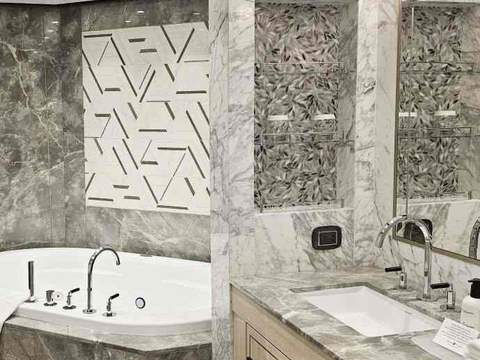 Holland America Pinnacle Suite — bathroom