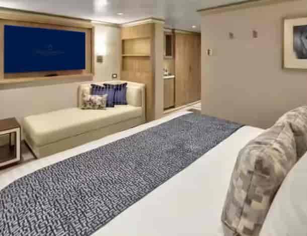 Holland America Signature Suite — suite