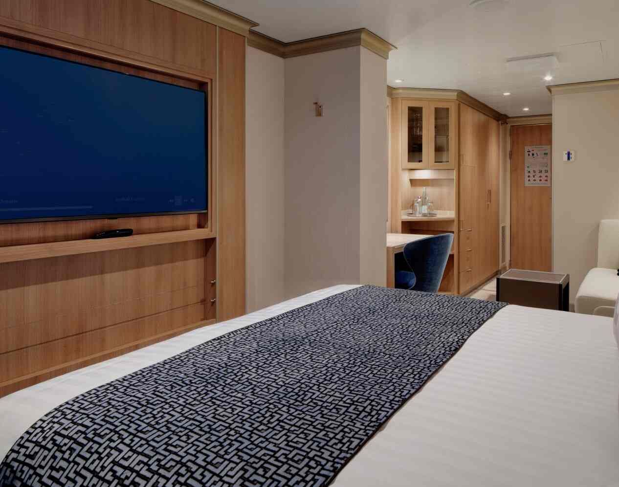 Holland America Vista Suite — suite